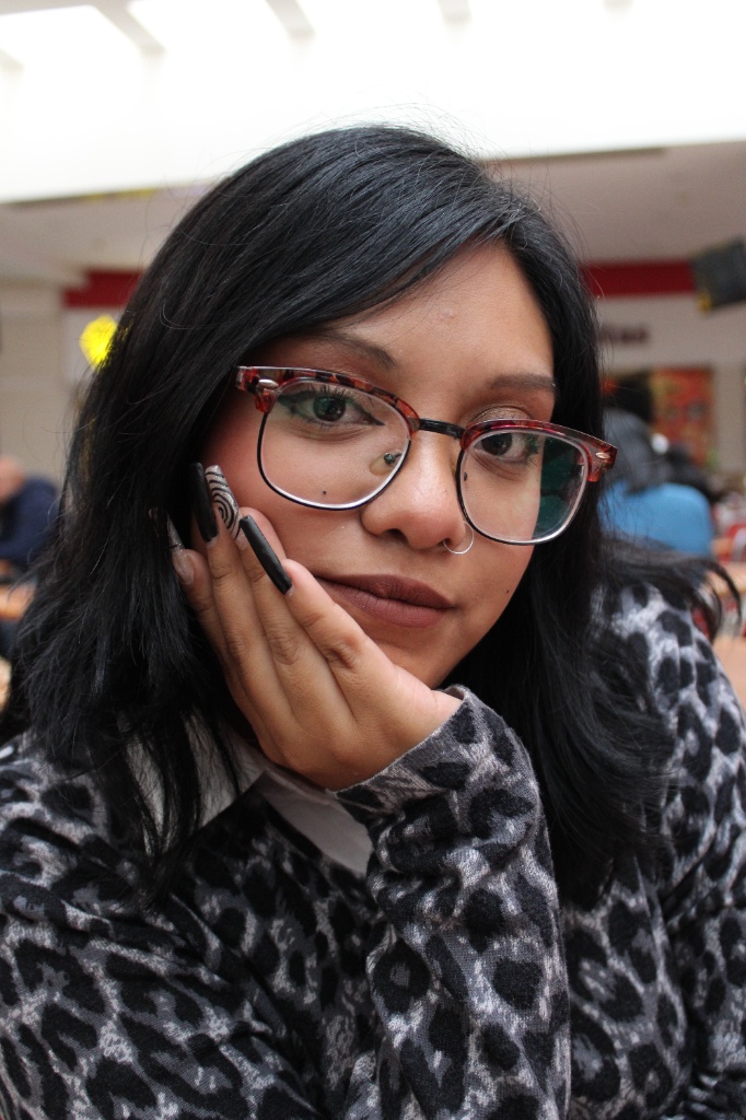 Retrato de mujer con gafas